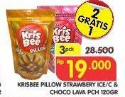 Promo Harga KRISBEE Pillow Strawberry, Chocolava 120 gr - Superindo