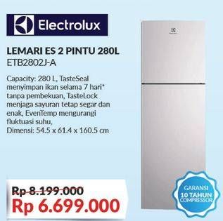 Promo Harga ELECTROLUX ETB2802J-A UltimateTaste 300 top freezer refrigerator  - COURTS