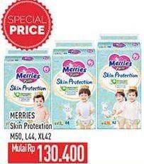 Promo Harga Merries Pants Skin Protection L44, M50, XL42 42 pcs - Hypermart