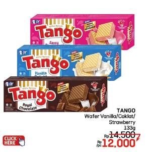 Promo Harga Tango Wafer Chocolate, Vanilla Milk, Strawberry Jam 133 gr - LotteMart