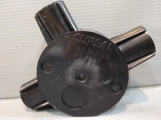 Teedos Clipsal Hitam 20 mm