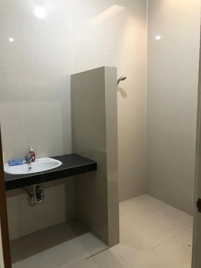 Rumah Raya Darmo Indah Surabaya — foto 8