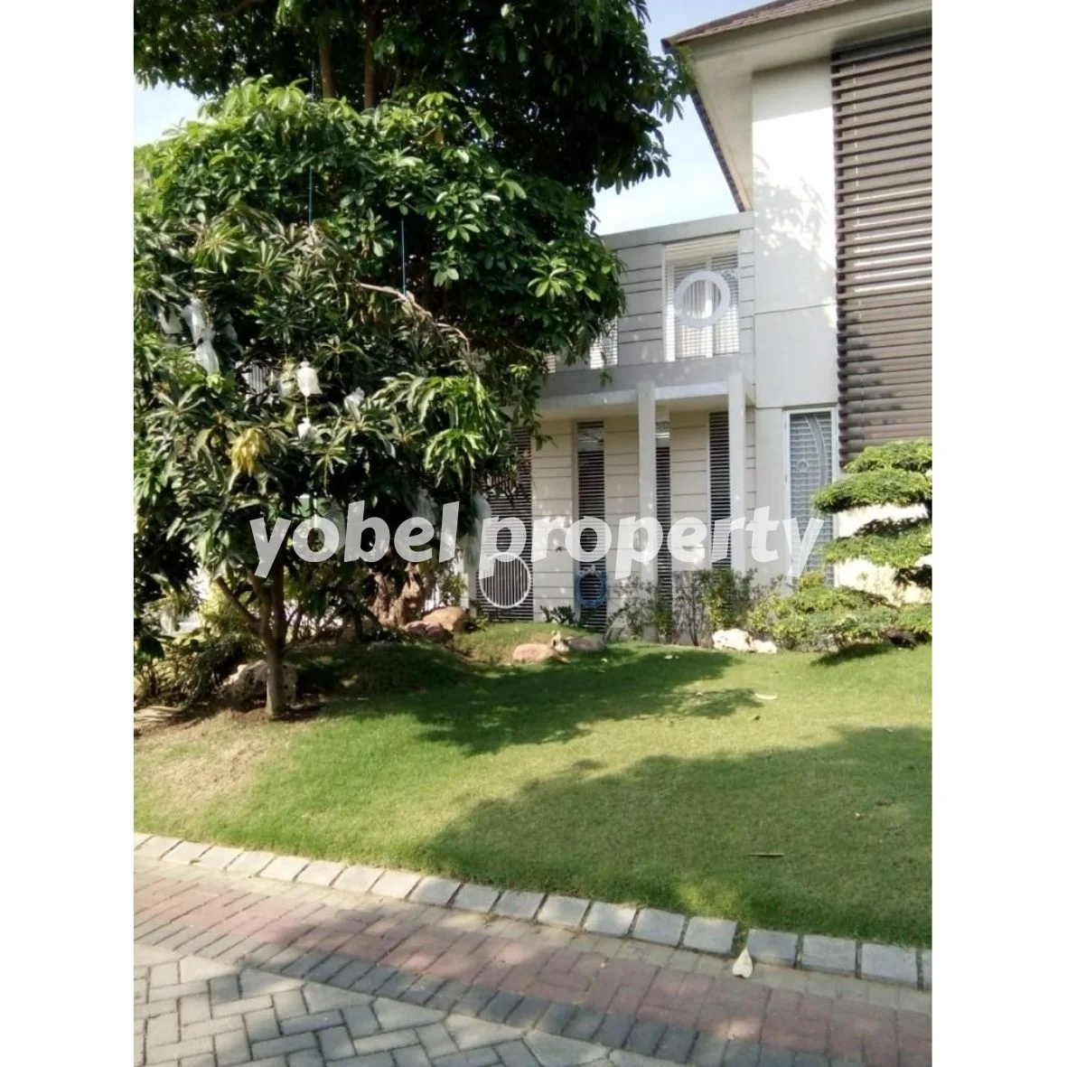 RUMAH HOOK EAST COAST PAKUWON CITY SURABAYA — foto 2