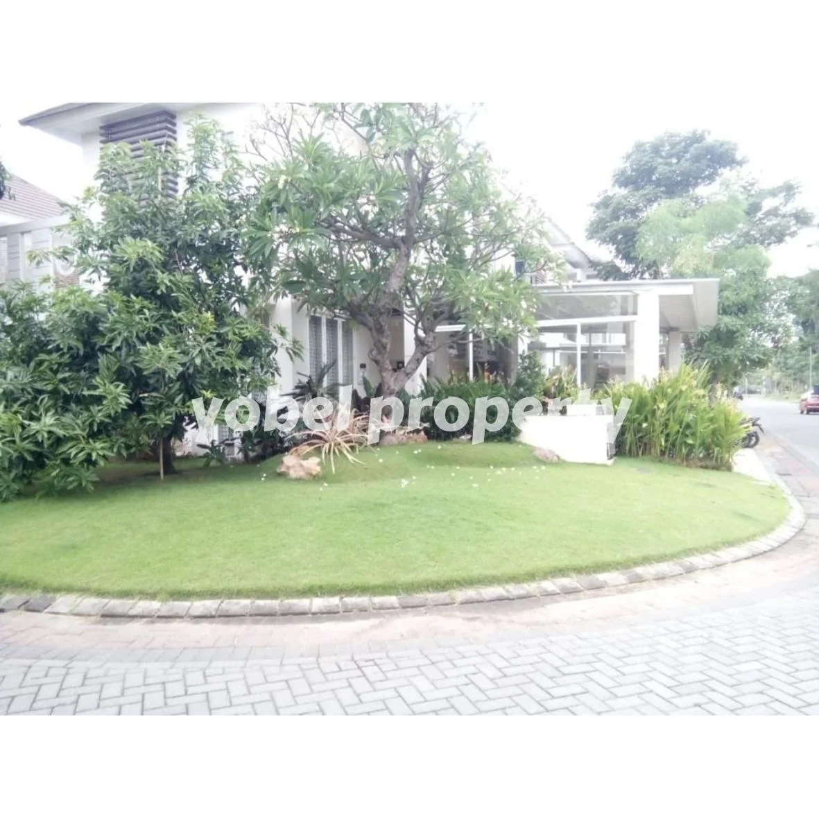 RUMAH HOOK EAST COAST PAKUWON CITY SURABAYA — foto 3