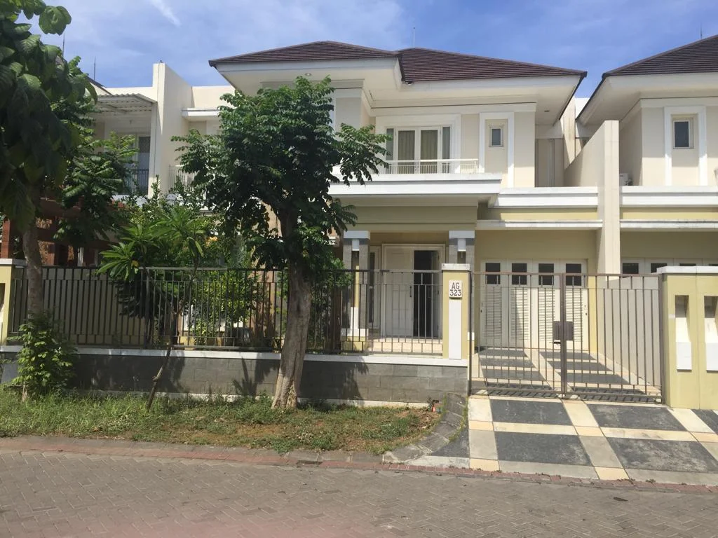 Rumah Modern Puri Galaxy Surabaya — foto 1