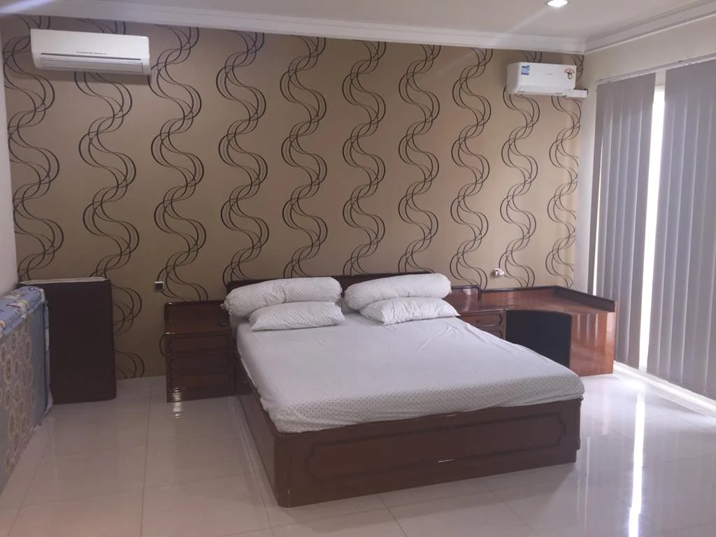 Rumah Modern Puri Galaxy Surabaya — foto 2