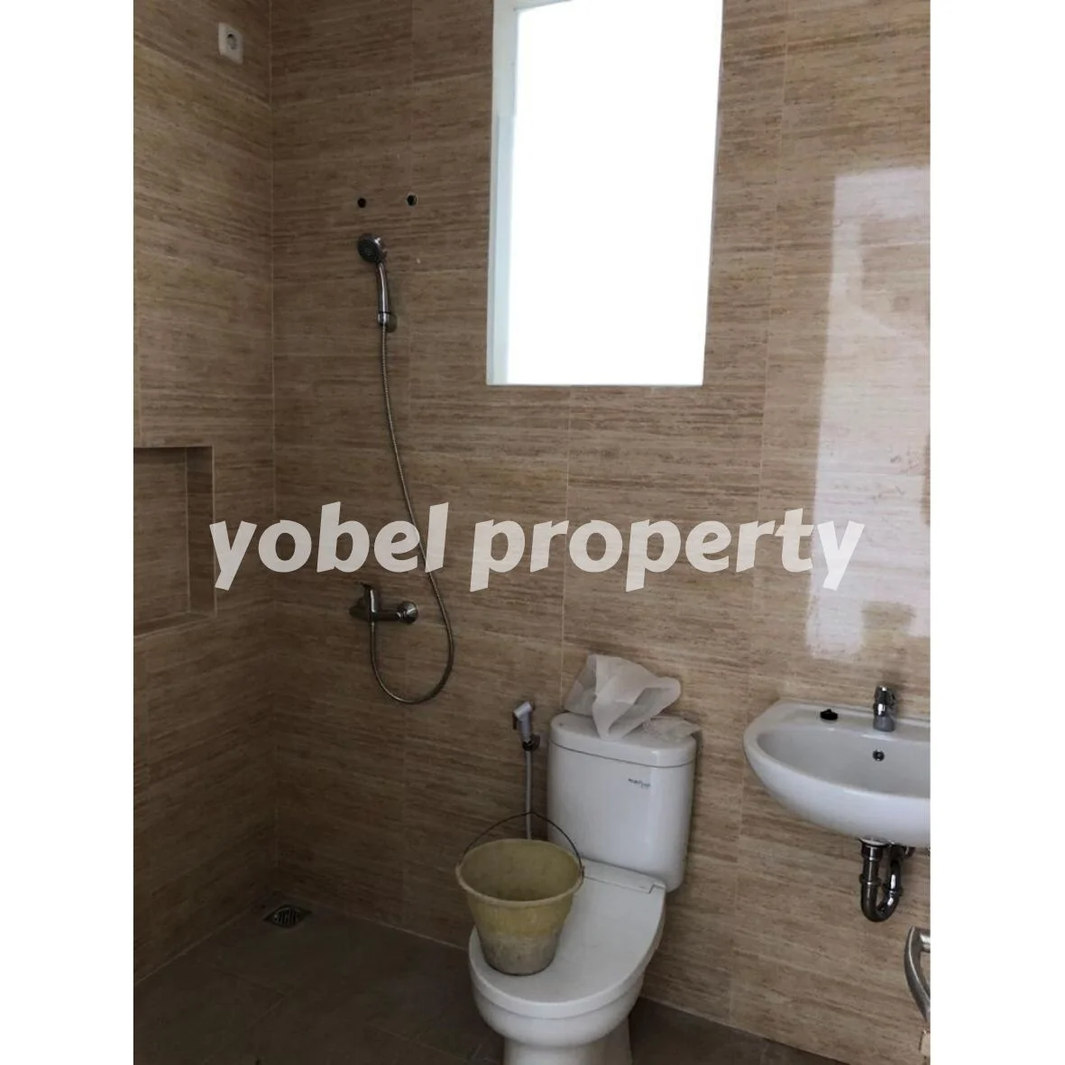 RUMAH MODERN MINIMALIS DUA LANTAI BABATAN PANTAI SURABAYA — foto 3