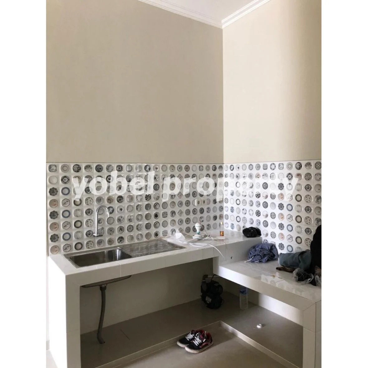 RUMAH MODERN MINIMALIS DUA LANTAI BABATAN PANTAI SURABAYA — foto 5