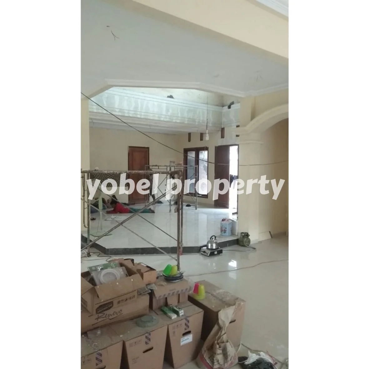 RUMAH DUA LANTAI RAYA KETINTANG SURABAYA — foto 2