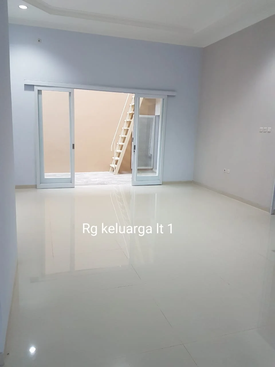 Rumah Dua Lantai Penjaringan Asri Surabaya — foto 2