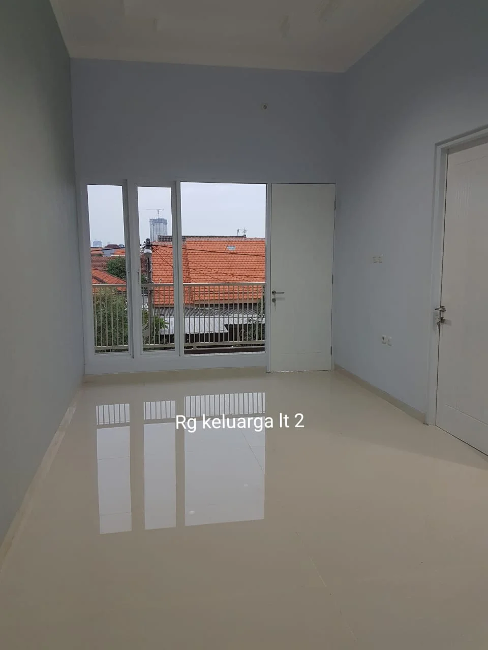 Rumah Dua Lantai Penjaringan Asri Surabaya — foto 3