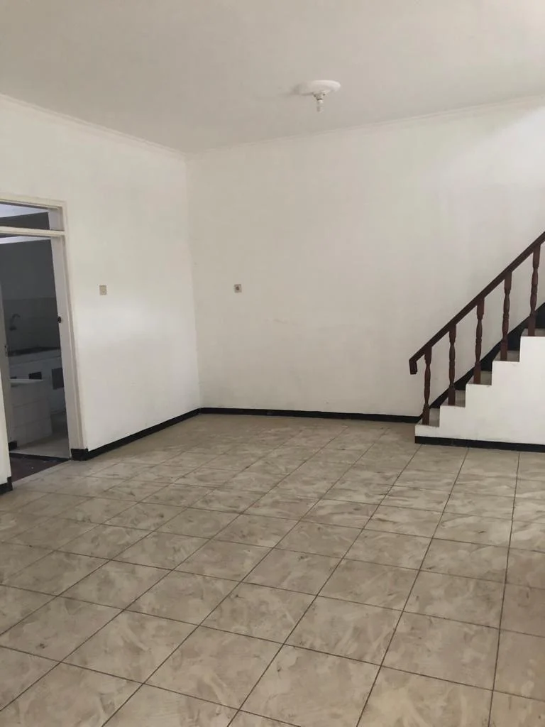 Rumah Strategis Minimalis Wiguna Tengah Surabaya — foto 3