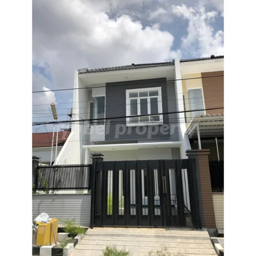 Rumah Baru Minimalis Klampis Indah Surabaya — foto 1