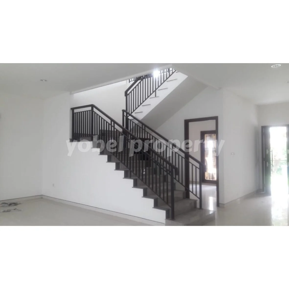Rumah Minimalis Pakuwon City Surabaya — foto 5