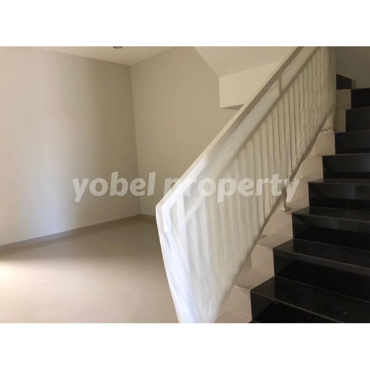 Rumah Baru Cantik Berkualitas Klampis Semolo Surabaya — foto 4